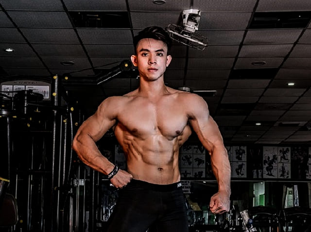 Vai rộng cực kì đẹp và nam tính